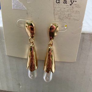 A New Day faux pearl earring in gold tone dangle setting, NOT